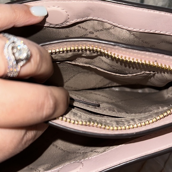 Michael Kors Crossbody EUC Monogram - Picture 4 of 5